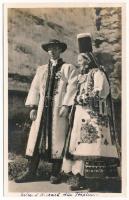 Szásztörpény, Treppen, Tarpiu; Mire si Mireasa / Sächsisches Brautpaar / Erdélyi szász házaspár. Foto orig. J. Fischer 1937. / Transylvanian Saxon married couple