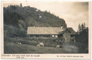 Detonáta-hegy, Detunata; Cea mai mare stanca de bazalt din Romania, 1169 mtr., Foto Bach 1929 No. 55 / Románia legnagyobb bazaltkőzete / The largest basalt rock in Romania. photo (fl)