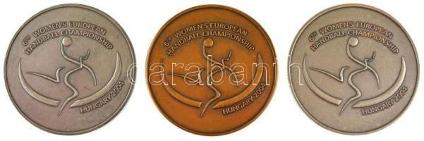 2004. 6. Női Kézilabda Európa Bajnokság kétoldalas, ezüstpatinázott bronz emlékérem, feliratos, eredeti velúr zsebben (2x) (60mm) + 6. Női Kézilabda Európa Bajnokság bronz emlékérem, feliratos, eredeti velúr (60mm) T:AU