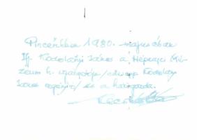 1980 Ifj. Kodolányi János a néprajzi múzeum helyettes igazgatójáról és Kecskés Péter tanárról készült fénykép, a hátoldalon a házigazda saját kezű írásával és aláírásával