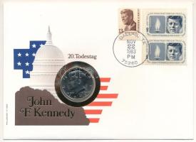 Amerikai Egyesült Államok 1972. 1/2$ Cu-Ni Kennedy bélyeges borítékban, bélyeggel és bélyegzéssel T:AU  USA 1972. 1/2 Dollar Cu-Ni Kennedy in coin envelope with stamps and cancellations C:AU  Krause KM#205
