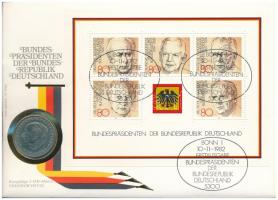 NSZK 1981F 2M Cu-Ni Theodor Heuss felbélyegzett borítékon, alkalmi bélyegzéssel T:AU GFR 1981F 2 Mark Cu-Ni Theodor Heuss in envelope with stamp C:AU