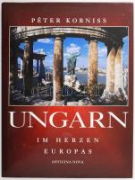 Péter Korniss: Ungarn im Herzen Europas (Magyarország Európa szívében). Budapest, 1999, Officina Nova, német nyelven, kiadói kartonált papírkötés, kiadói papír védőborítóval.