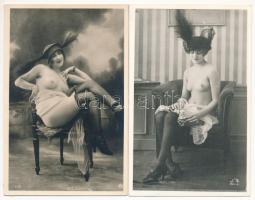 25 db RÉGI erotikus nyomtatvány meztelen hölgyekkel, sérült hátoldalak / 25 pre-1945 erotic non-PC cards with nude ladies, damaged backsides