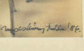 Macskássy Izolda (1945-2021): Pipázó. Selyemkép, tus. jelzett, üvegezett keretben 32x20 cm