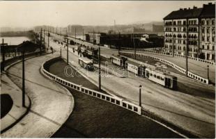 Budapest IX. Petőfi híd, villamosok, autóbusz. Képzőművészeti Alap Kiadóvállalata (EK)