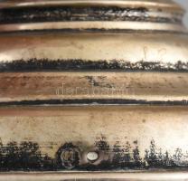 Kristály váza, hántolt és csiszolt mintával, ezüst (Ag) talpazatban, jelzéssel, pattogzásokkal, m: 2...