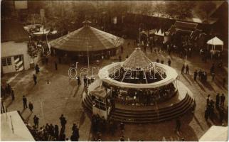 Budapest XIV. Angol Park, Krinoline a vidámparkban, körhinta (fl)