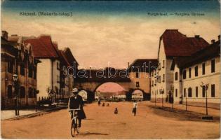 1915 Budapest XIX. Kispest, Wekerle-telep, Hungária út, kerékpározó úr