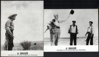 cca 1957 ,,A bosszú" című spanyol - olasz filmdráma jelenetei és szereplői, 2 db vintage produkciós filmfotó ezüst zselatinos fotópapíron, a használatból eredő (esetleges) kisebb hibákkal, 18x24 cm