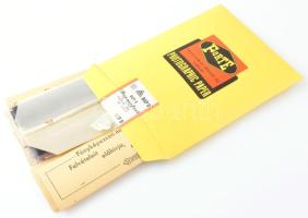 cca 1950 és 1979 között készült felvételek, 717 db vintage NEGATÍV sokféle témáról, vegyes válogatás több hagyatékból (cirkusz, házibuli, hajóutazás, kiállítás megnyitó, néptánc, lovak, fogathajtás, portrék, ruhás modellek, ipari üzem, stb.), 6x9 cm és 24x36 mm között