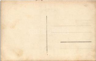 Budapest V. Orosz ágyúk az Országház előtt kiállítva, katonák. photo (fl)