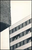 1970 Dunaújváros, Bíró Tibor: Sarokház című, feliratozott, vintage fotóművészeti alkotása, 24x15,5 cm