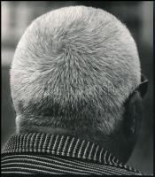 1975 Herpay Gábor budapesti fotóművész Balmazújvárosban készített vintage fotóművészeti alkotása (Fej), ezüst zselatinos fotópapíron, feliratozva, 20x18 cm