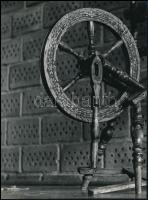 1969 Fücsök Ferenc: Mesevilág című, vintage fotóművészeti alkotása, feliratozva, ezüst zselatinos fotópapíron, 23,6x17,6 cm