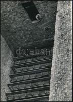 1969 Huttinger István komáromi fotóművész feliratozott, vintage fotóművészeti alkotása (Nézőtér a gyulai várszínházban), ezüst zselatinos fotópapíron, 24x18 cm