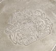 Francia fém ékszeres doboz, béléssel, kopott, 4 lábon áll, 16x13x7 cm