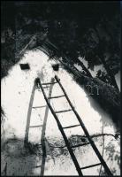 1965 Vencsellei István (1934-2020) debreceni fotóművész vintage fotóművészeti alkotása (cím nélkül), ezüst zselatinos fotópapíron, 23x15,8 cm