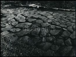 1965 Markó Ödön (1920-1984) győri fotóművész vintage fotóművészeti alkotása (Római út, Szombathely), feliratozva, ezüst zselatinos fotópapíron, 18,2x24 cm