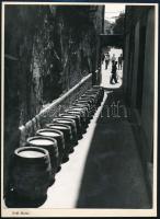 1963 Szeitl Mária (?-?) veszprémi fényképész és fotóművész feliratozott, vintage fotóművészeti alkotása (Hordók), ezüst zselatinos fotópapíron, albumlapra felragasztva, az eredeti felírás átvilágítva is olvasható, 24x18 cm