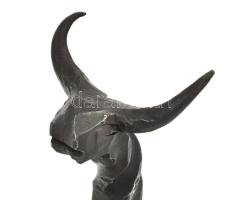 Stilizált bikafejes kovácsoltvas gyertyatartó, alján jelzett, 16,5x12,5x8,5 cm