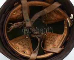 Szovjet katonai rohamsisak, oldalán ráfestett SS szimbólummal, korának megfelelő állapotban