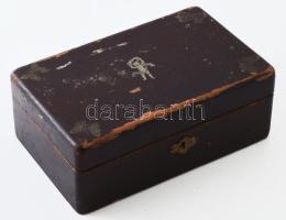 Antik húsvéti fa díszdoboz, belül állatmintákkal, kulcs nélkül, kopott, 20x12x8 cm