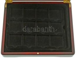 Mahagóni fa éremtartó kazetta bársonybéléssel, 1db kivehető tálcával, 12db férőhellyel, egyenként ma...