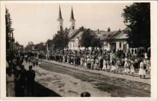 1933 Felsőbánya, Baia Sprie; Bányász napi felvonulás az utcán, ünnepség / miner day festival on the street. photo