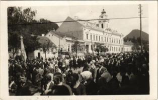 1933 Felsőbánya, Baia Sprie; Bányász napi ünnepség, felvonulás az utcán / miner day festival on the street. photo (fa)