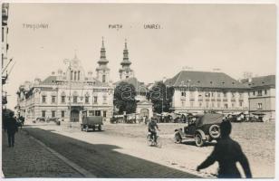 Temesvár, Timisoara; Piata Unirei / Fő tér, autóbusz, autó, Julius Bleyer üzlete, piac, Görög katolikus püspöki palota / main square, market, shops, autobus, automobile, Greek Catholic bishop's palace. photo (fl)