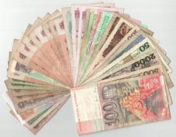 34db-os külföldi bankjegytétel, közte Bulgária, Csehszlovákia, Horvátország, Szlovákia, stb. T:AU-G
...