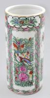 Kínai famille rose porcelán váza, XX. sz. eleje, jelzett, minimális kopottsággal, d: 12,5 cm, m: 26,...