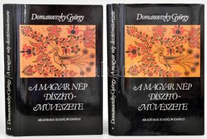 Domanovszky György: A magyar nép díszítőművészete I-II. köt. Bp., 1981, Akadémiai kiadó. A II. kötet képkötet, benne gazdag, rendkívül izgalmas képanyaggal. Kiadói egészvászon kötésben, javított kiadói papír védőborításban.