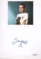 Sinéad O'Connor (1966-2023) énekesnő aláírása papírlapon