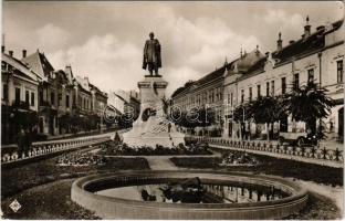 1937 Szekszárd, Garay tér, automobil. Kaszás Sándor kiadása (Rb)