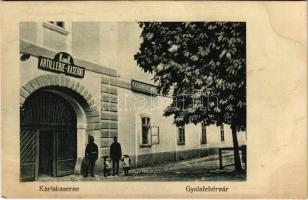 Gyulafehérvár, Alba Iulia; Karlskaserne, K.u.K. Artillerie-Kaserne / Osztrák-magyar tüzérségi laktanya katonákkal / Austro-Hungarian K.u.K. military artillery barracks, soldiers (vágott / cut)