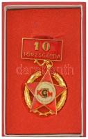 ~1960-1970. "Kohó és Gépipari Minisztérium Törzsgárda 10 év" aranyozott műgyantás jelvény tokban T:UNC,AU