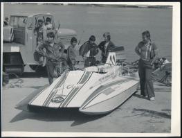 cca 1980-1990 Jetski motorcsónak, sajtófotó, szakadással, 18×24 cm