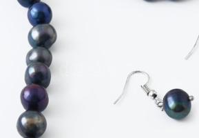 Kék tenyésztett gyöngy ékszergarnitúra (nyaklánc, karkötő, fülbevaló), dobozban