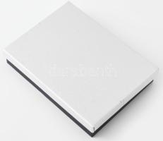 Kék tenyésztett gyöngy ékszergarnitúra (nyaklánc, karkötő, fülbevaló), dobozban