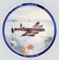 2005, Wedgwood "Az Európai Győzelem Napja 1945" 60. évfordulós emléktányér, jelzett, hibátlan, papírtartóban, d: 22 cm