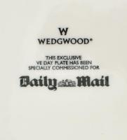 2005, Wedgwood "Az Európai Győzelem Napja 1945" 60. évfordulós emléktányér, jelzett, hibát...