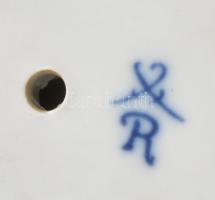 Német porcelán két puttó kecskével, kézzel festett, jelzett, kis kopásnyomokkal, 16,5×13 cm