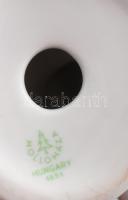 10 darabos Hollóházi porcelán tétel: hal, kutya, mókus, vizapár, gyűszűk, sirály, stb, sérülésekkel,...