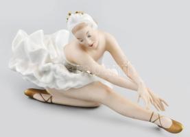 Wallendorf balerina figura, jelzett, kopással, talpán erős kopással, h: 25 cm