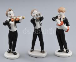 Hollóházi Háromtagú zenekar. Harmonikás fiú, Hegedűs fiú, Fúvós fiú. Terv.: Káldor Aurél. Kettő figura hiányos.