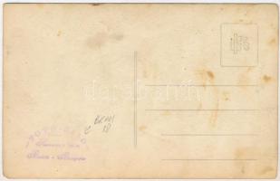 Törcsvár, Törzburg, Bran-Poarta, Bran (Brassó); népviseletbe öltözött emberek a vár alatt / castle, ...