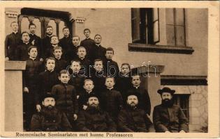 Romania, Roemenische Seminaristen met hunne Professoren. De reine winst wordt besteed voor de missiewerken in Roemenie / Román szemináriusok professzoraikkal, missziós munka / Romanian Seminarists with their Professors, mission work