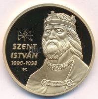 ifj. Szlávics László (1959-) 2011. &quot;Nagy Magyarok / Szent István&quot; aranyozott Cu emlékérem tanúsítvánnyal (40mm) T:PP